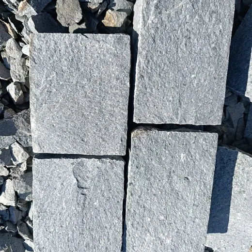 Adoquín Gris Basalto, detalle de canteado